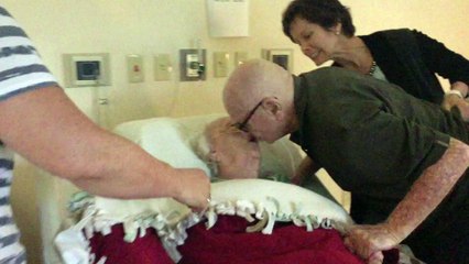 Man sings to 93 year old dying wife