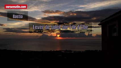 Bastia :  lever de soleil sur l'île d'Elbe