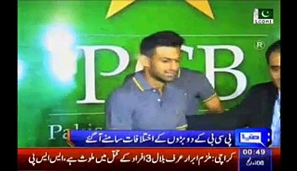 Télécharger la video: Imran Khan was invited or not for PSL Logo unveiling Ceremony- Who is right Shahryar Khan or Najam Sethi..