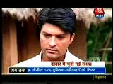 Sandhya Ko Gundon Ne KIya Diwar Mein Ked JIsse Dhudhne Pahucha Sooraj - 23 September 2015 - Diya Aur Baati Hum