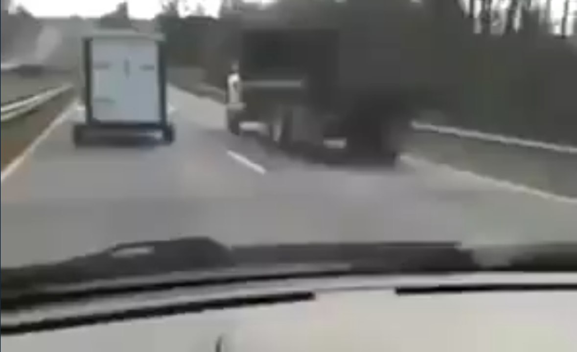 Il passe à deux doigts de la mort au volant de sa voiture