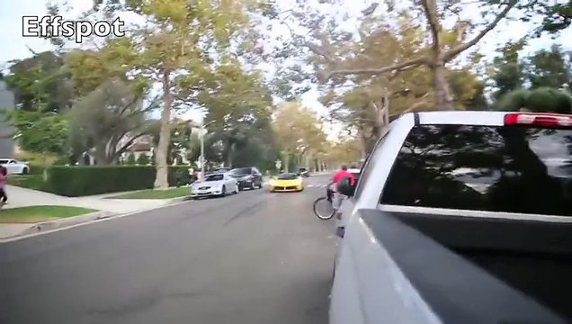 LaFerrari VS Porsche GT3 - Accident évité de justesse en faisant des burn avec la supercar