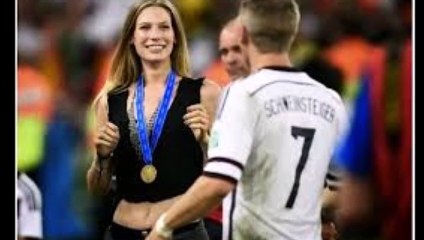 footballers with their  girlfriends