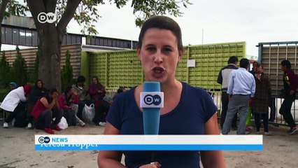 Refugees disembark in Piraeus | DW News