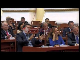 Batutat, Rama i kujton Palokës përsheshin - Ora News- Lajmi i fundit