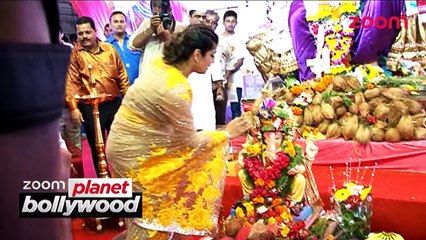 Raveena Tandon at a Ganesh Pandal - Bollywood News