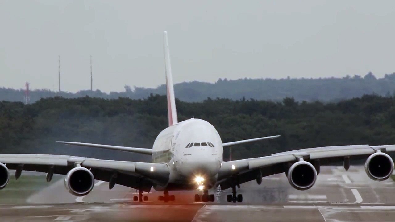 Atterrissage en crabe d'un A380 à l'aéroport de Düsseldorf
