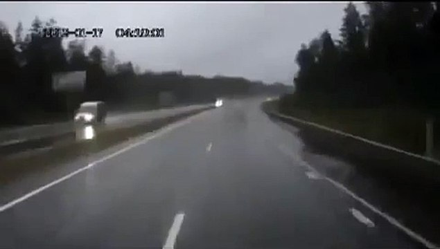 Truck Crash the FATAL HORRIBLE car accident recorded CAMERA