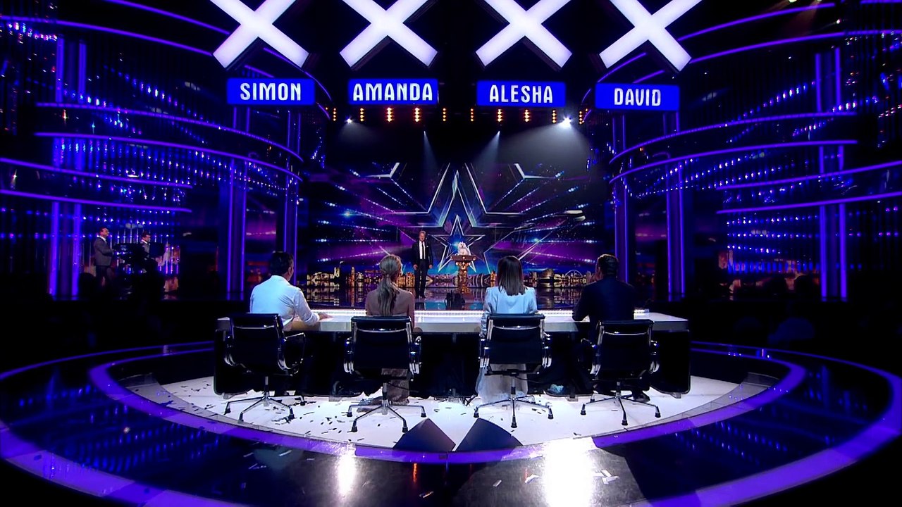 Funny Video Marc Métral and Miss Wendy wow the crowd   Semi-Final 4