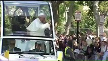 Le Pape François embrasse la tête d'un bébé américain !
