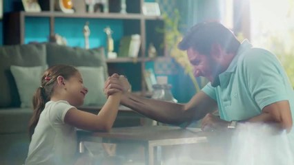 Afridi in Ad with His Daughters - First Time Ever