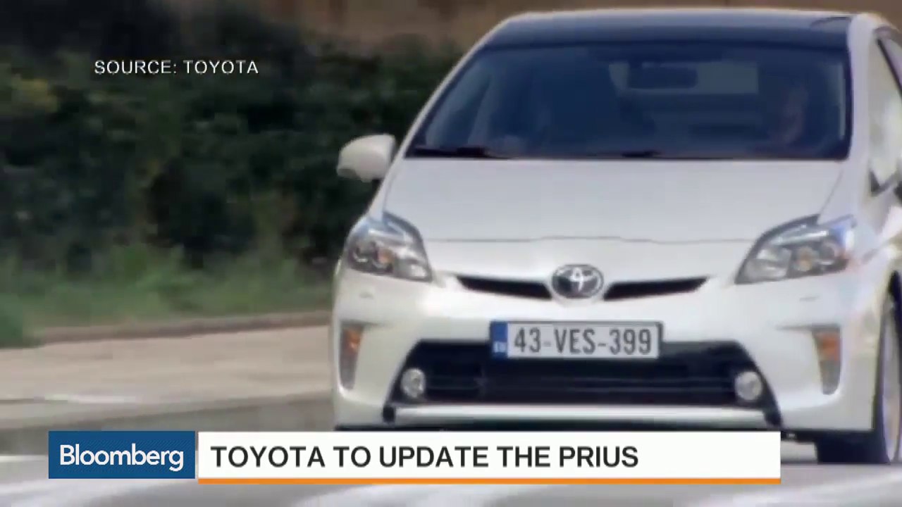 Why Do Prius Drivers Seemingly Always Drive in Left Lane