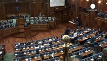 اعتراض نمایندگان پارلمان کوزوو با پرتاب تخم مرغ به نخست وزیر