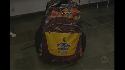 Garota de 13 anos arrecada brinquedos para crianças refugiadas