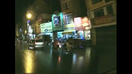 The shock phase crossing the street in Viet Nam-copypasteads.com