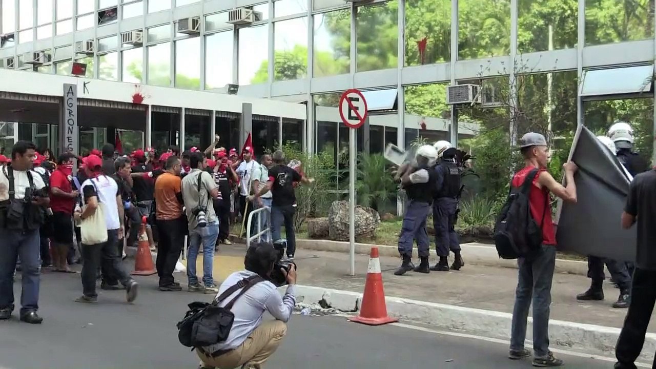 Tumulto em protesto do MST