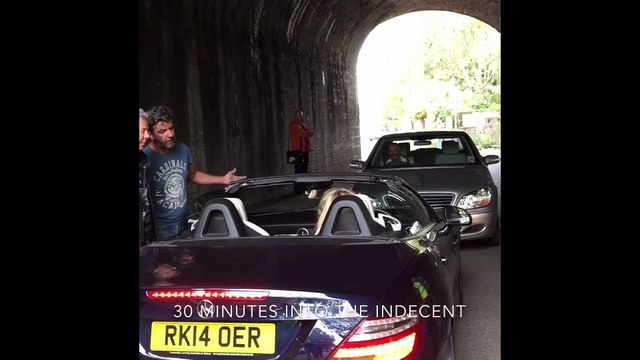 2 conducteurs face à face bloqués sur un pont pendant 50 min sans bougé... Têtus et bien débiles