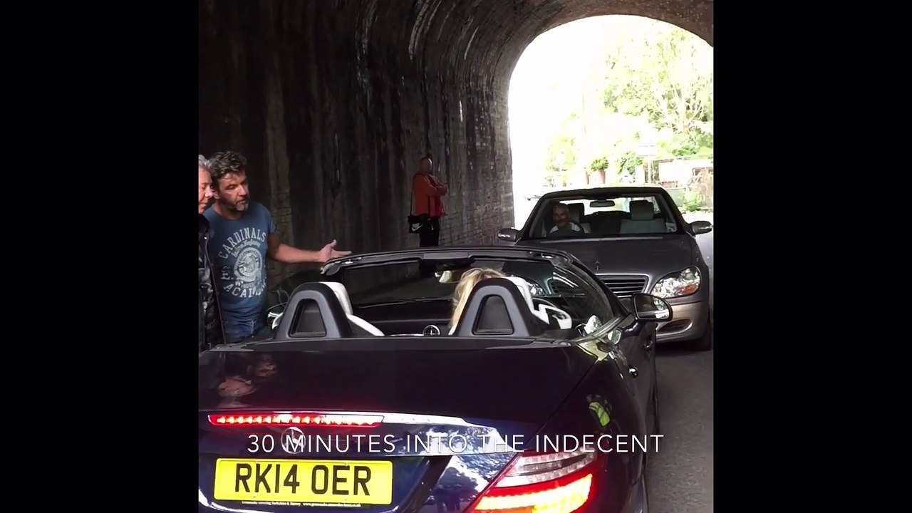 2 conducteurs face à face bloqués sur un pont pendant 50 min sans bougé... Têtus et bien débiles