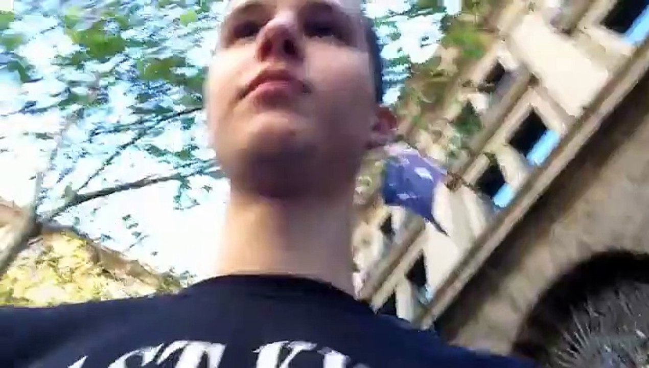 Hilarious Reaction To Selfie With Strangers - VideosMunch