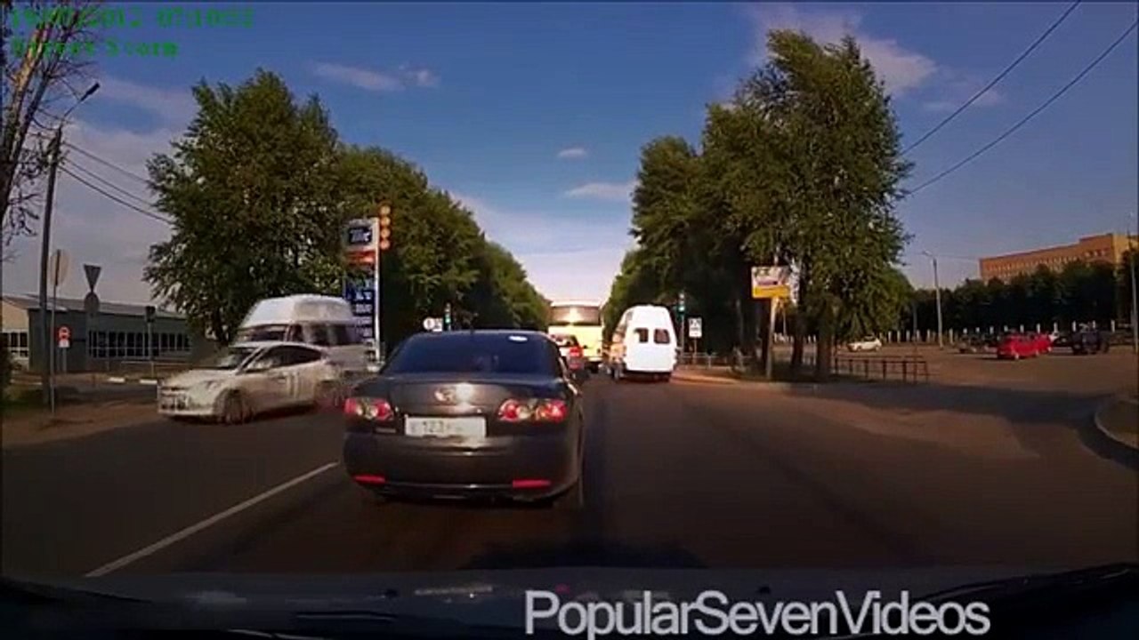 Rusyadan Araba Kaza Görüntüleri ## Araba Kaza Videoları