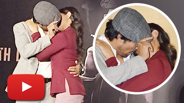 Richa Chadda – Randeep Hooda's DIRTY ACT On Stage | #LehrenTurns29