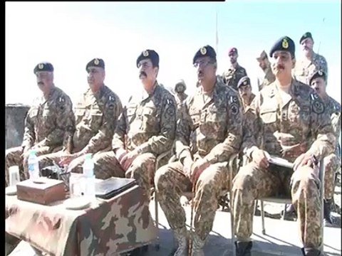 Pakistan Army Chief General Raheel Sharif, visited forward locations on LOC