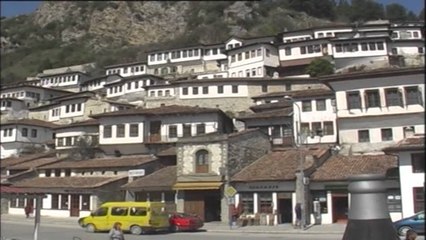 Berat, "virusi" i përgjegjësive për ndërtimet pa leje.Kreu i Bashkisë:Nuk kam firmosur asnjë leje