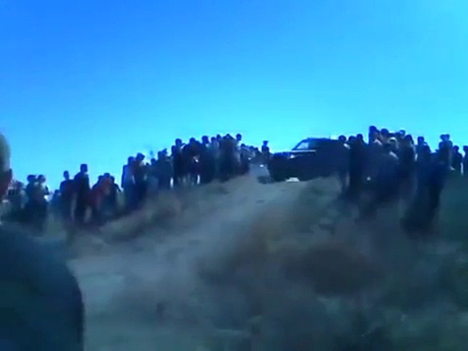 Jeep car hits spectators during race - violent accident