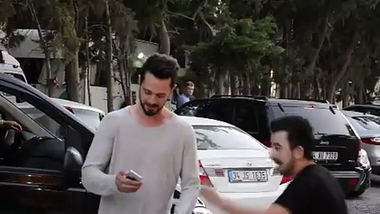 Murat Boz'a Yapılan Selfie Şakası