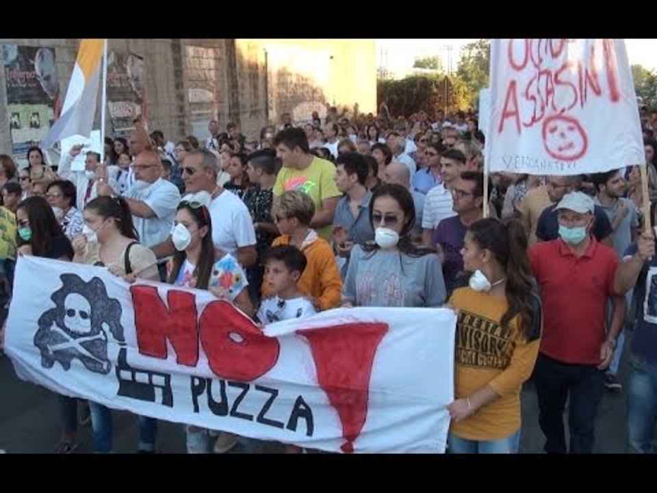 Gricignano (CE) - "No Puzza", i cittadini di tre comuni protestano contro Ecotransider (22.09.15)