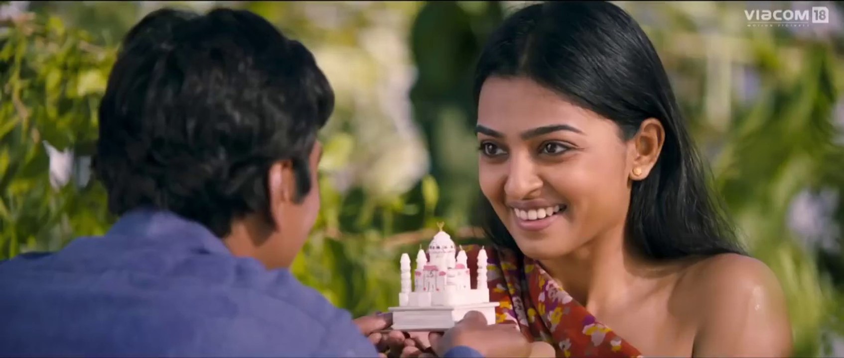 Manjhi - The Mountain Man -  Official Trailer | Nawazuddin Siddiqui and Radhika Apte