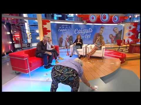 TV3 - Divendres - El públic recull els bitllets que cauen al plató de Divendres