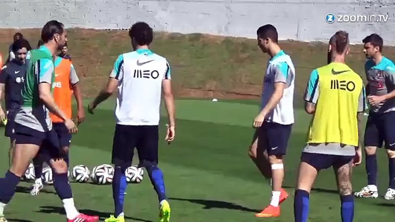 Attention les filles : Cristiano Ronaldo se déshabille