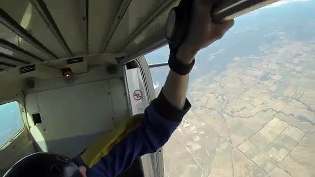 Il fait une crise d'épilepsie pendant son saut en parachute