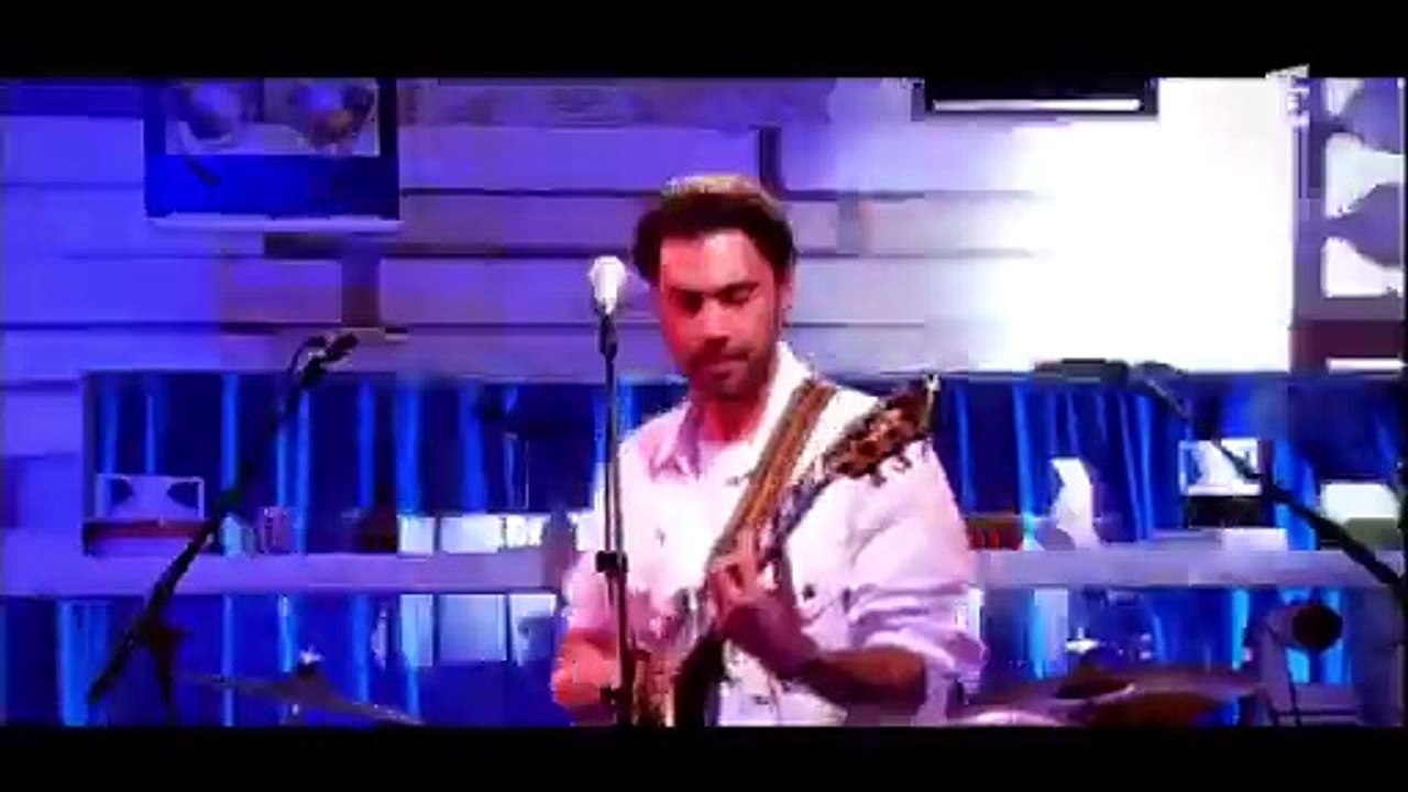 C à vous : Chantal Goya se bouche les oreilles en plein live