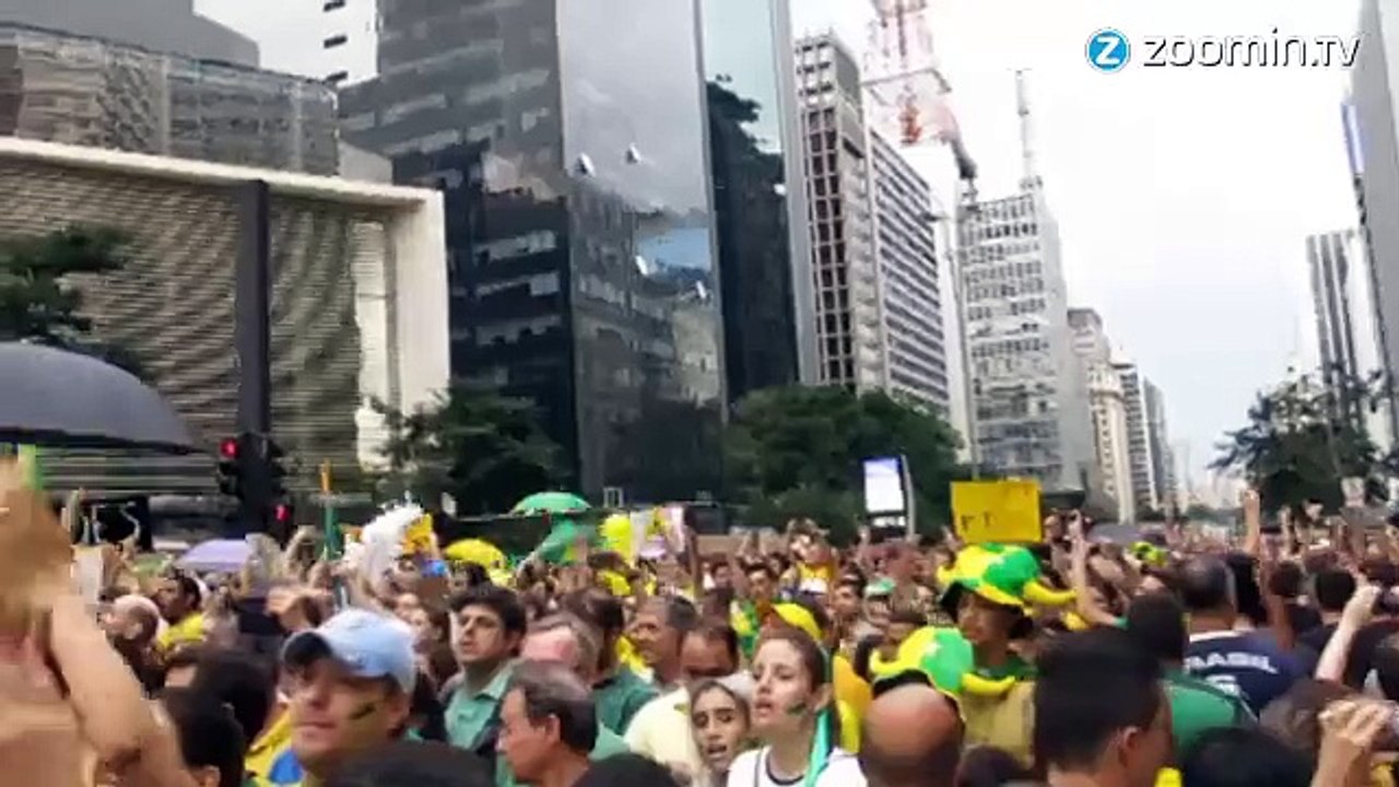 Le Brésil veut voir 'Dilma Rousseff, dehors' !
