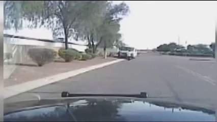 Vidéo choc : un policier renverse un homme armé pour l'arrêter