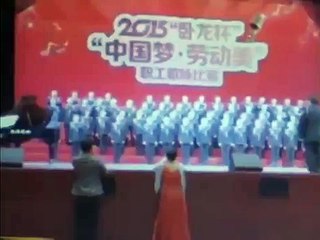 Chine : une scène s'effondre sous les pieds de 80 chanteurs