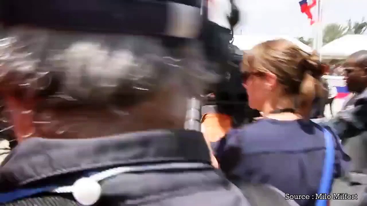 François Hollande manque de tomber lors de sa visite à Haïti