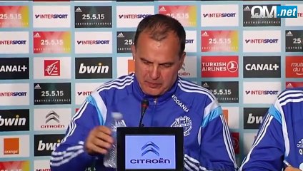 Grand moment de solitude pour le traducteur de Marcelo Bielsa pendant une conférence de presse