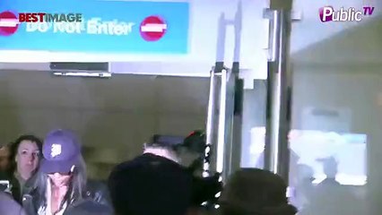 Exclu Vidéo : Naomi Campbell : Une globe-trotteuse arrive à LA