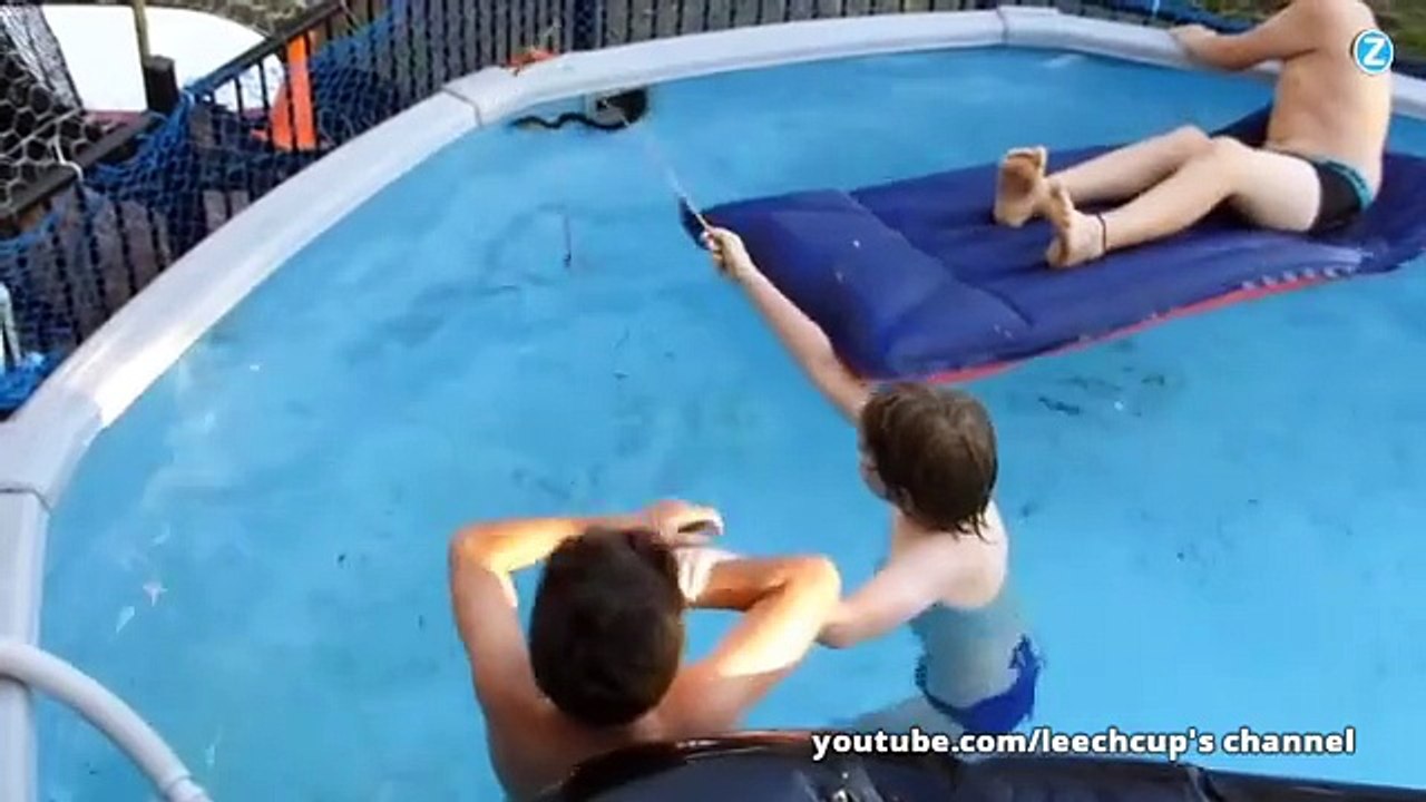 Nager avec un python dans sa piscine ?!