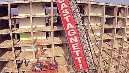 Impressionnant : ces immeubles sont démolis en seulement deux minutes !