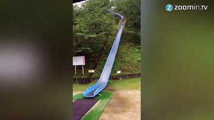 Ejecté par un toboggan à pleine vitesse !