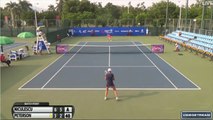 Tennis : elle remporte la balle de match sans sa raquette
