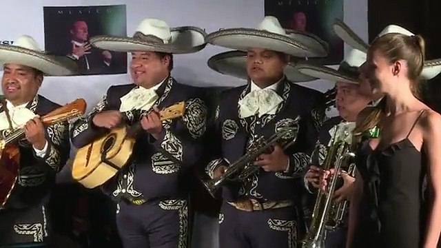 Julio Iglesias se despide de los estudios de grabación