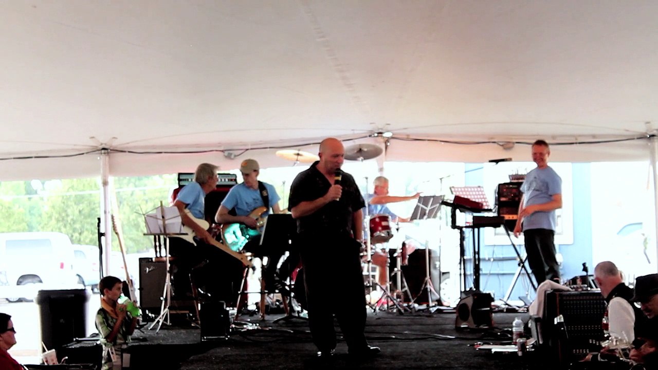 Ben Cauley joins Danny McCorkle & the Katz for 'Suspicious Minds' Elvis Week 2014