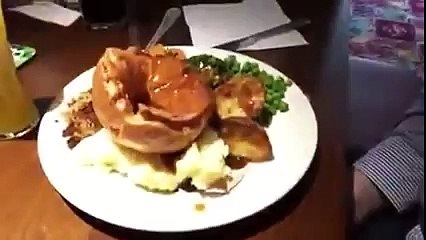 Having lunch-EmYYSb0xf2A