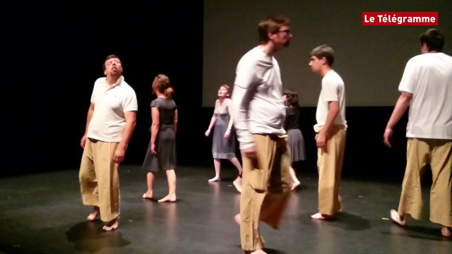 Quimper. Art'Hand'Co : répétition du spectacle Qu'est ce qu'elle a ma gueule