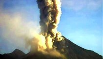 México: Impresionante doble erupción del volcán Colima